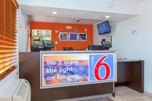 TV o dispositivi per l'intrattenimento presso Motel 6-Phoenix, AZ - Airport - 24th Street