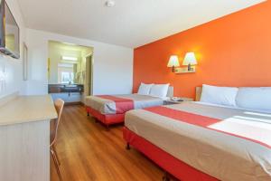 Letto o letti in una camera di Motel 6-Phoenix, AZ - Airport - 24th Street