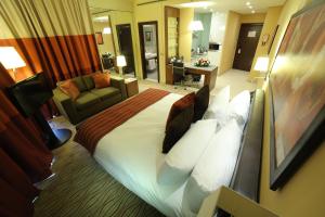 TV o dispositivi per l'intrattenimento presso Staybridge Suites Beirut by IHG