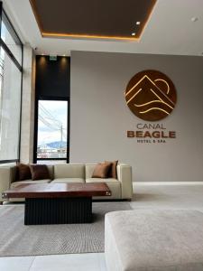 Uma área de estar em Hotel Canal Beagle