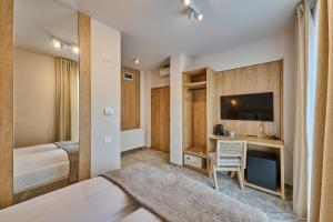 Postel nebo postele na pokoji v ubytování Hotel Serenity Timisoara