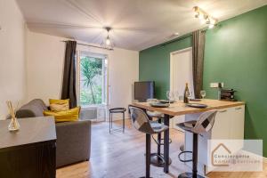 a living room with a table and a couch at Escapade paisible 2 à 4 voyageurs in Monplaisir