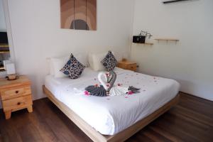Postel nebo postele na pokoji v ubytování TropiCoco Beach Resort Koh Phangan