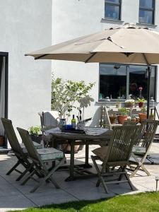Taman di luar Lower Coombe, Lovely rooms, close to Beaches, Braunton