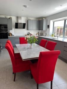 Dapur atau dapur kecil di Lower Coombe, Lovely rooms, close to Beaches, Braunton