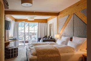 Кровать или кровати в номере Hotel Tirolerhof 4 Sterne Superior