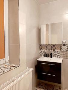 Koupelna v ubytování Apartament na parterze 2 pokoje i kuchnia