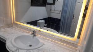 Delta Sharm luxury pool view apartment Shahrazad的一间浴室