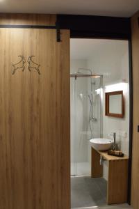 Ένα μπάνιο στο Apartament Officyna