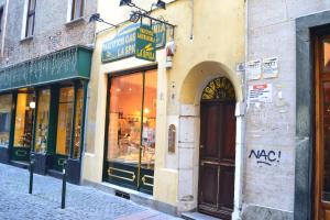 una tienda al lado de una calle en Centralissima Torino, en Turín