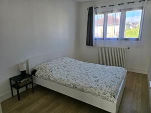 a small bedroom with a bed and a window at Maison Paris, Vallée Village, Disney & Astérix in Chelles