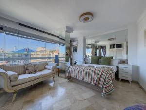 Posedenie v ubytovaní Parque Marbella Three Bedroom Apartment