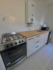 Η κουζίνα ή μικρή κουζίνα στο Balcón Austral beautiful apartment with incredible views of the mountains and the city +3 φωτογραφίες