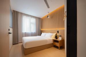 Shanghai Captain 5 Youth Hotel - Xinzhuang Metro Station 객실 침대