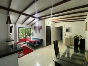 TV a/nebo společenská místnost v ubytování CAMPO VALDES PARK HOSTEL