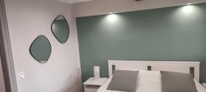 Photo de la galerie de l'établissement La Bastide, Chambre d'hôtes, à Castagniers 30 autres photos