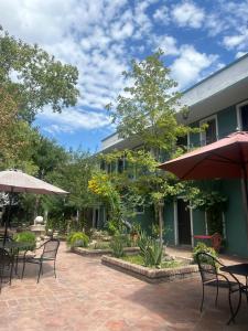 a patio with chairs and tables in front of a building at Hotel Olimpia Centro Histórico in Monclova