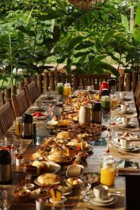 Comida no hotel ou em algum lugar perto