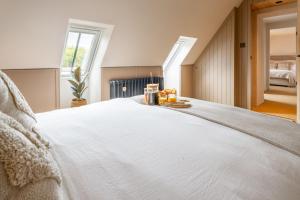 Ένα ή περισσότερα κρεβάτια σε δωμάτιο στο Monarc House - Sleeps 2 by Big Skies Estates