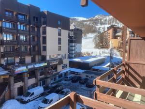 a view of a parking lot with cars in the snow at Studio Risoul 1850 in Risoul