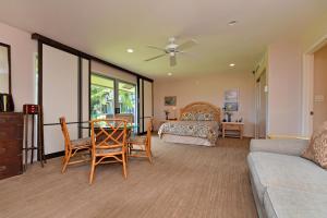 Posezení v ubytování Maui Eldorado Condo F204 + 39 fotografií