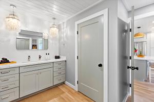 Φωτογραφία από το άλμπουμ του NEWEST unit - California meets Maui 1 BR Golfcourse view H105 σε Kaanapali +33 φωτογραφίες