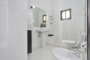 Koupelna v ubytování Casa La Caleta + 30 fotografií