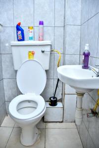 Imagine din galeria proprietății Elegant Studio with Rooftop Pool in Nairobi -Jovial Homes în Kiambu