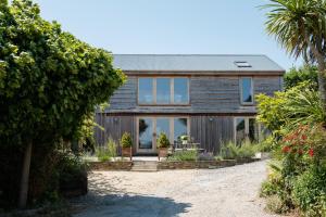 Zahrada ubytování The Barn at Salcombe Farm, with Hot Tub and Free Parking