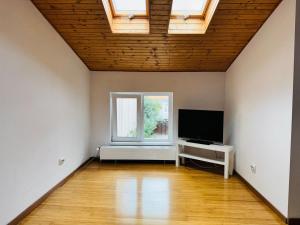 an empty room with a flat screen tv and a window at Schei Braşov-Скей Брашов in Braşov