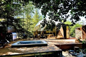 ภาพในคลังภาพของ Glamping tent between two streams ในพริบรัม