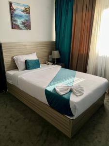 Letto o letti in una camera di Mar Charbel Hotel Cairo