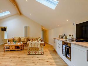 Η κουζίνα ή μικρή κουζίνα στο 3 Bed in Wroxham 83034