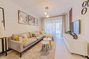 TV a/nebo společenská místnost v ubytování Bloom Modern Apartment