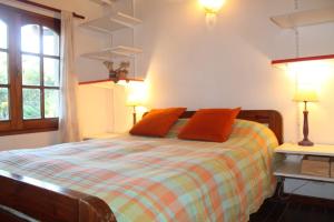 En eller flere senge i et værelse på Rakum