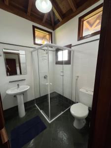 a bathroom with a shower and a toilet and a sink at Casa Pomar do Aconchego in Paraty +24 photos