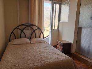 Ένα ή περισσότερα κρεβάτια σε δωμάτιο στο Hostal Edén