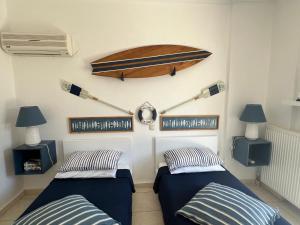 En eller flere senge i et værelse på Villa Victoria apartment