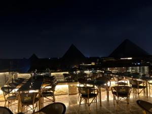 Εστιατόριο ή άλλο μέρος για φαγητό στο Pyramids Legend View Hotel
