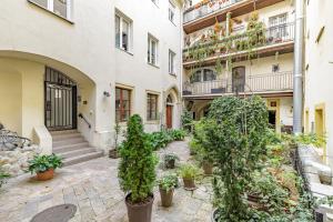 Tòa nhà nơi căn hộ tọa lạc +33 ảnh