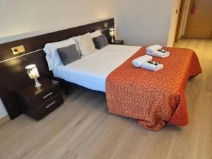Postel nebo postele na pokoji v ubytování Hostal Bavieca