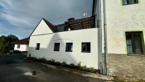 Budova, kde se aparthotel nachází
