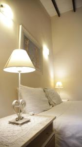 Uma cama ou camas num quarto em Dos ambientes para tres personas