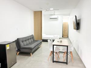 a living room with a couch and a table and chairs at Loft del Río - Apartaestudio Completo - Aire Acondicionado, Parqueadero, WiFi, Pet Friendly in Honda