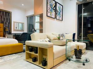Area soggiorno di 24 On Basil Boutique Luxury Hotel
