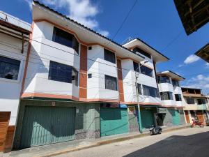 a building on the side of a street at D'Cardenas Hotel in Cajamarca