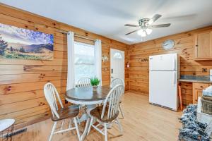 Gallery image of Cabin with Hot Tub, Near Smoky Mountains Natl Park! in Whittier +17 photos