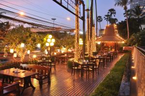 Restaurace v ubytování Jomtien Palm Beach Hotel and Resort