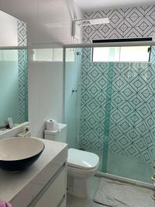 Ένα μπάνιο στο Linda casa próximo ao Busca Vida