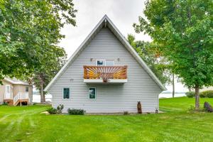 Galeri foto 24 Mi to Skiing Lakefront West McDonald A-Frame di Dent